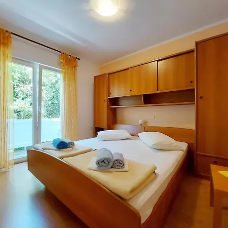 Apartment With Parking Space Palit, Rab - 24108