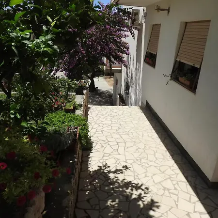 Apartment With Parking Space Palit, Rab - 24108 *