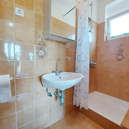 Apartment With Parking Space Palit, Rab - 24108 *